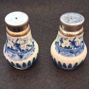 Vintage Delft Holland Pottery Blue & White Ceramic Salt & Pepper Shaker Set